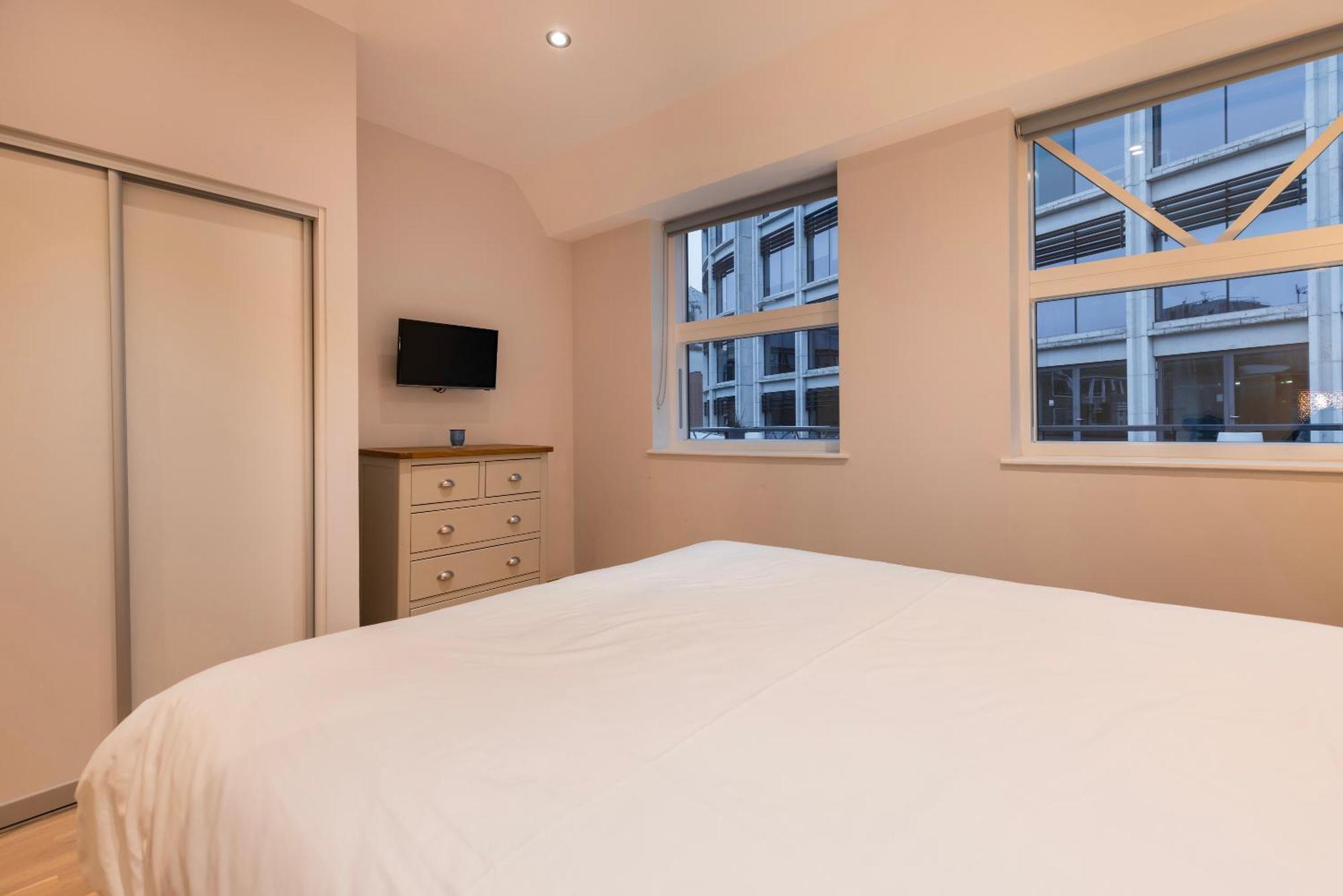 Barbican Serviced Apartments By Lovelystay لندن الغرفة الصورة
