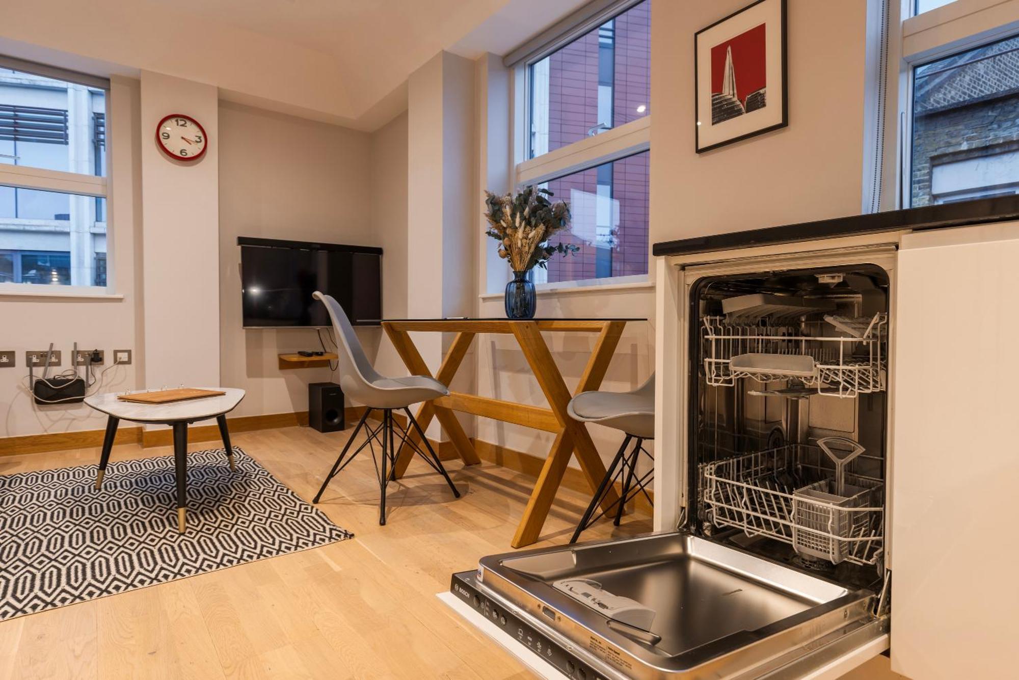 Barbican Serviced Apartments By Lovelystay لندن الغرفة الصورة
