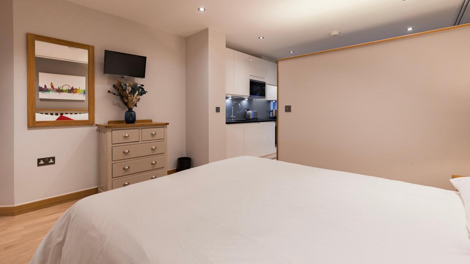 Barbican Serviced Apartments By Lovelystay لندن الغرفة الصورة