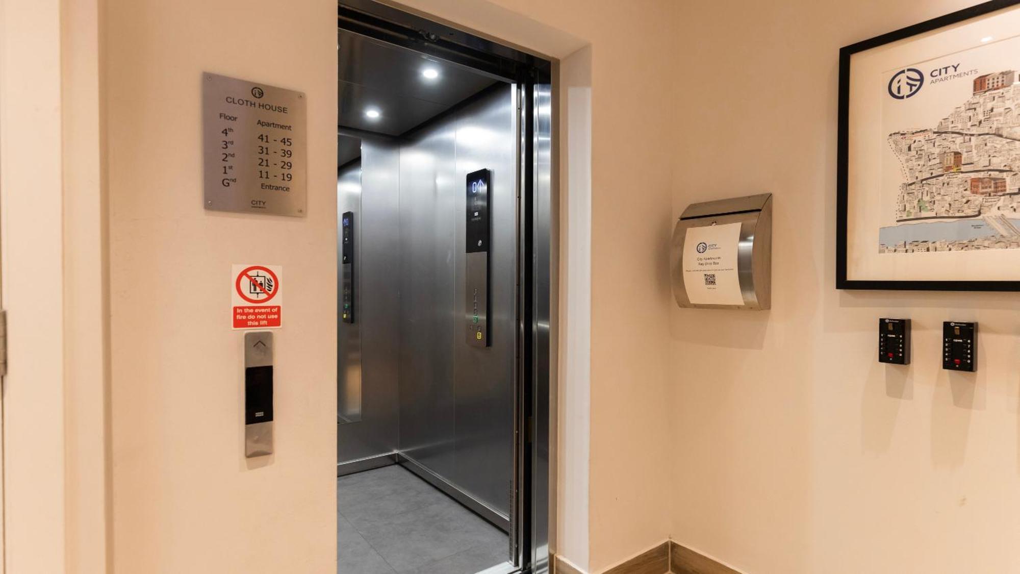 Barbican Serviced Apartments By Lovelystay لندن المظهر الخارجي الصورة